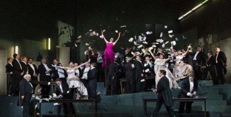 Met Opera perdesi Turandot ile açılıyor