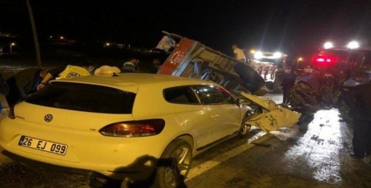 Çankırı’da otomobil traktöre çarptı: 2 ölü
