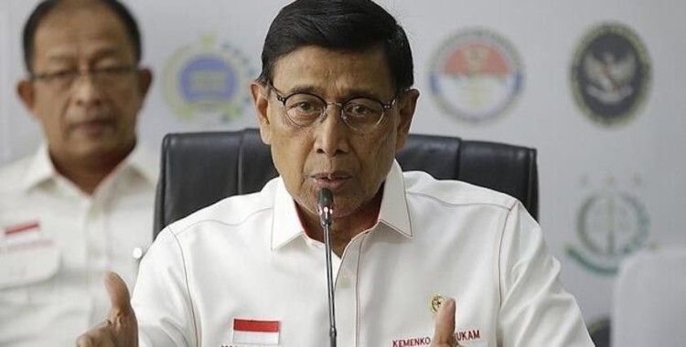 Endonezya Güvenlik Bakanı’na bıçaklı saldırı