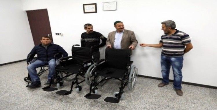 Van Büyükşehir Belediyesinden 6 vatandaşa tekerlekli sandalye
