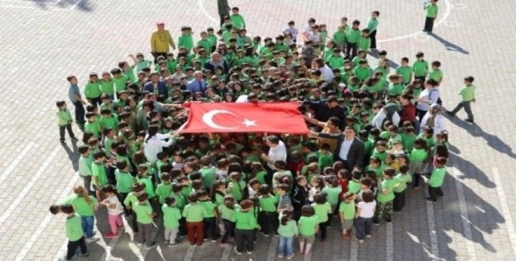 400 öğrenciden Mehmetçiğe “Barış Pınarı” koreografili destek