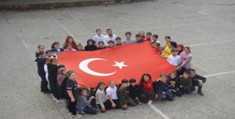 Gönüllü gençler ve öğrencilerden Mehmetçiklere destek