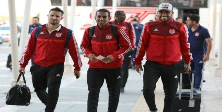 Sivasspor, Galatasaray maçı için İstanbul’a gitti