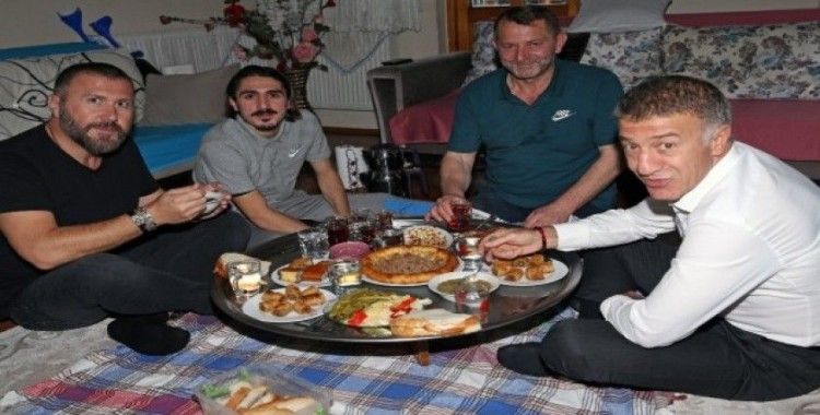 Ahmet Ağaoğlu, Abdulkadir Ömür’ü ziyaret etti