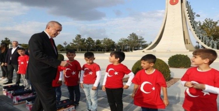 Cumhurbaşkanı Erdoğan’a öğrencilerden asker selamı