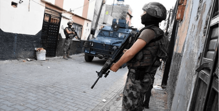 Diyarbakır’da biri gri listede aranan 2 terörist yakalandı