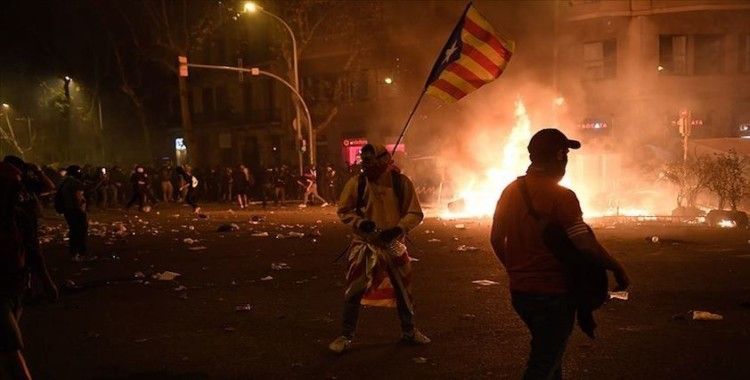 Katalonya'da birinci haftasını dolduran gösterilerde ağır bilanço