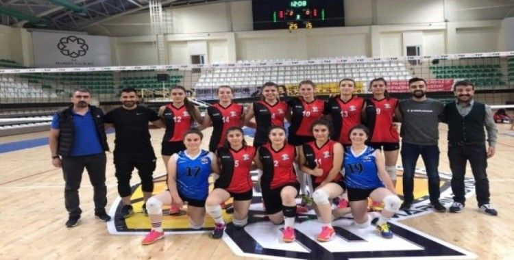 Büyükşehir Kadın Voleybol Takımı lige hızlı başladı