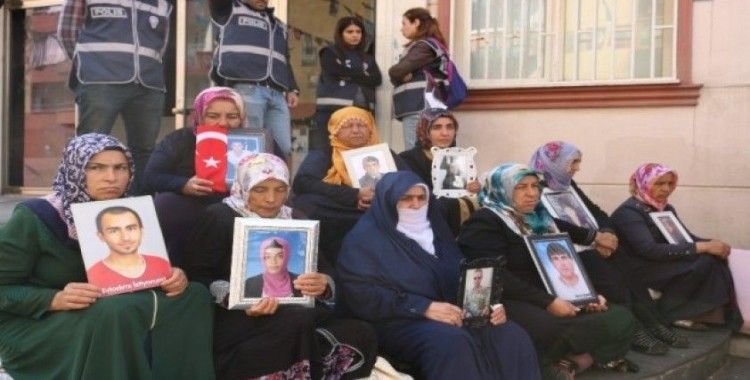 HDP önündeki ailelerin evlat nöbeti 49’uncu gününde