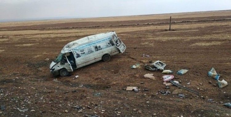 Şanlıurfa’da devrilen araçtaki 2 kişi yaralandı