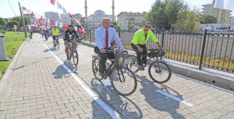 Mezitli’de1 kilometrelik bisiklet ve yürüyüş yolu açıldı