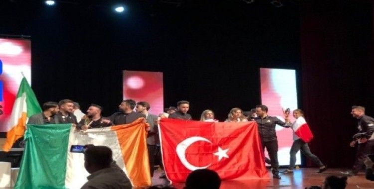29 Ekim’de Türk bayrağını İtalya’da dalgalandırdılar