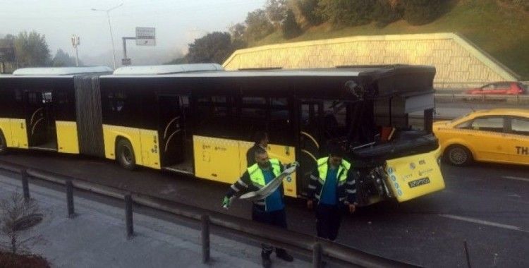 İETT otobüsü park halindeki kamyonete çarptı: 1 yaralı
