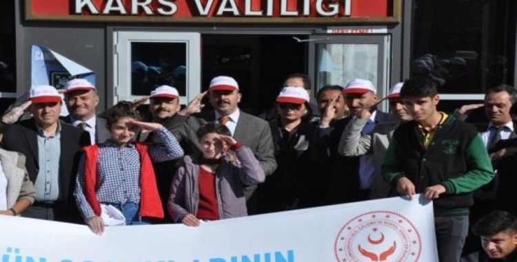 Kars’ta protokol Mehmetçiğe asker selam gönderdi