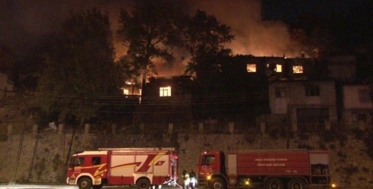 Başkent’te 3 gecekondu alev alev yandı