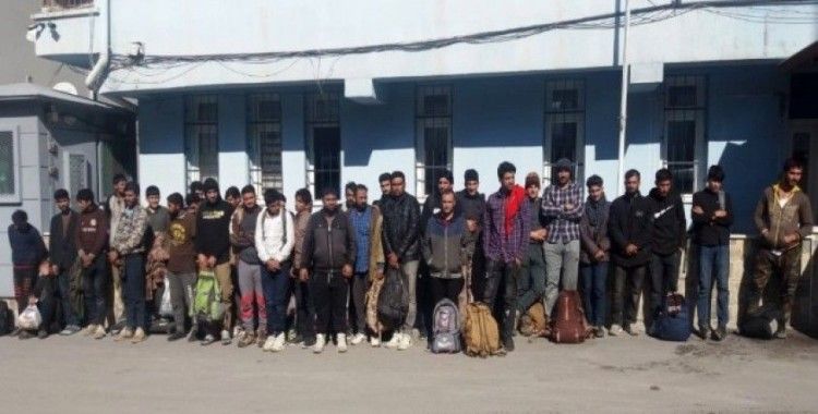Niğde’de 75 göçmen yakalandı, 2 kişi gözaltına alındı