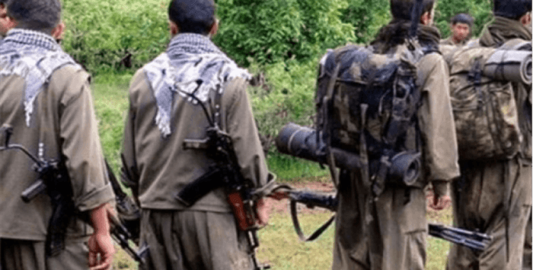 YPG/PKK’lı teröristler kuyulara doldurduğu petrolü yaktı
