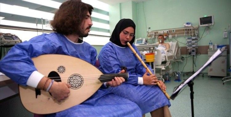 Konservatuvar öğrencilerinden yoğun bakım hastalarına 'müzikle terapi'