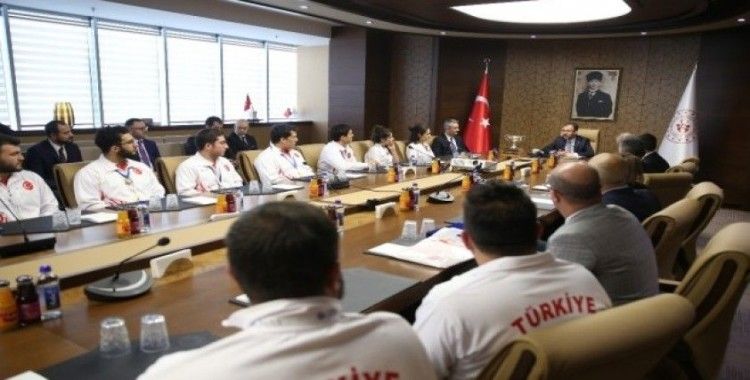 Bakan Kasapoğlu, Türkiye Sualtı Sporları Federasyonu’nu kabul etti