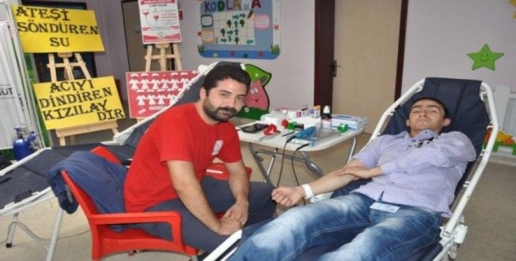 Anaokulu öğretmen ve velileri kan bağışında bulundu