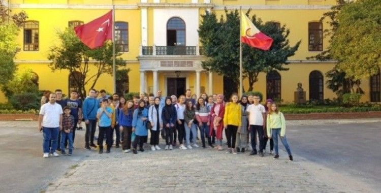 Kaynarca’da derece yapan öğrenciler için İstanbul’a gezi düzenlendi