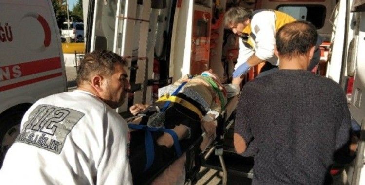 Samsun’da evine balkondan iple sarkarak girmek isteyen yaşlı adam düşerek ağır yaralandı