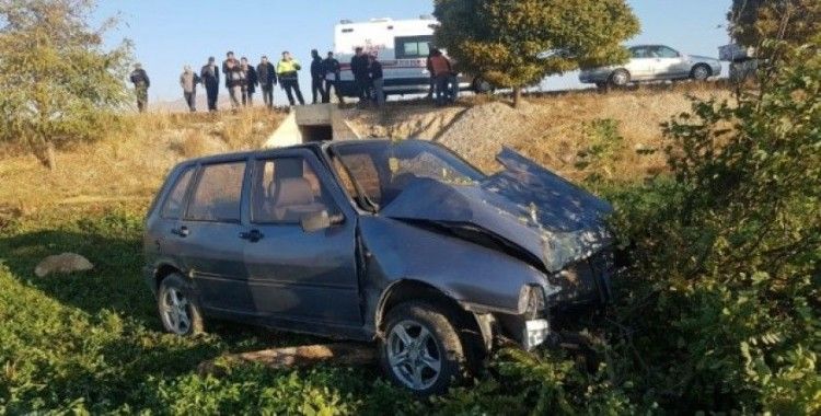 Şarampole inen otomobil ağaca çarptı: 5 yaralı