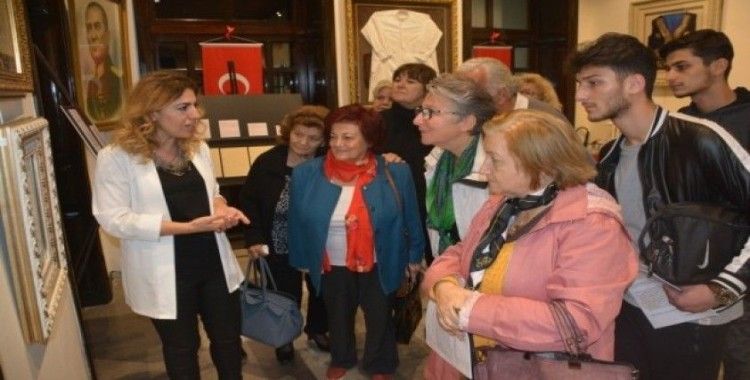 Atatürk müzesini ziyaret edenler gözyaşlarına hakim olamadı