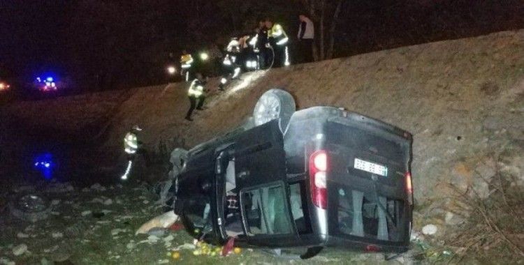 Samsun’da sürücüsü rahatsızlanan kamyonet uçurumdan yuvarlandı: 2 yaralı