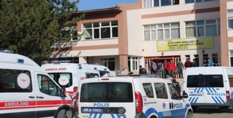 Sivas’ta 5 öğrenci zehirlenme şüphesiyle hastaneye kaldırıldı