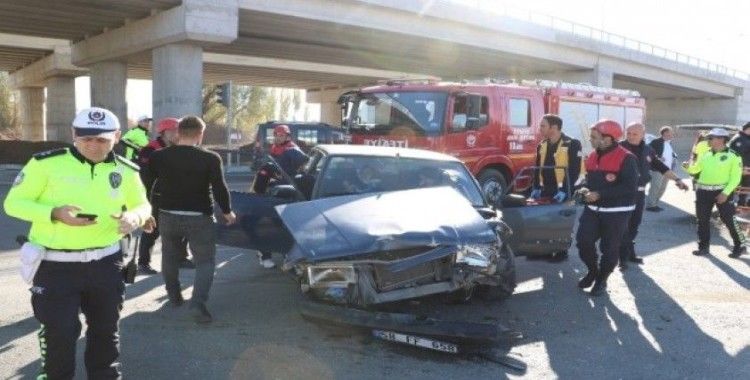 Sivas’ta trafik kazası: 2 yaralı