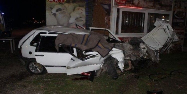 Manisa’da otomobil tıra arkadan çarptı: 1 ölü, 1 yaralı