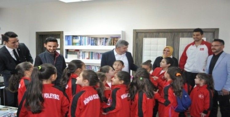 Bünyan’ın Minik Voleybolcularından Başkan Altun’a Ziyaret
