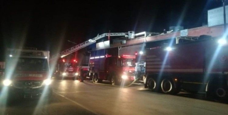 İzmir'de 2 alüminyum imalathanesinde korkutan yangın