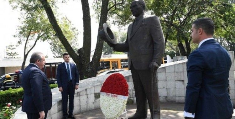 TBMM Başkanı Şentop Meksiko'daki Atatürk Anıtı'nı ziyaret etti