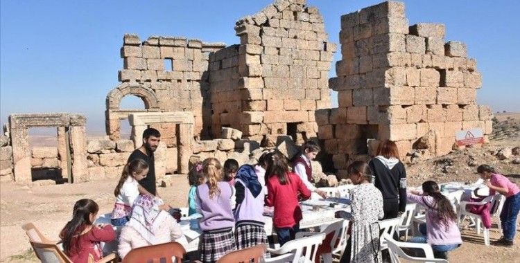 Öğrenciler tarihi 3 bin yıllık Zerzevan Kalesi'nde öğreniyor