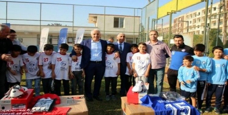 Akdeniz Belediyesi’nden amatör spor kulüplerine malzeme desteği