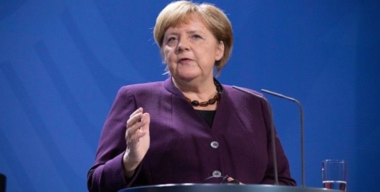 Merkel'den Macron'a tepki: NATO güvenliğimizin temeli