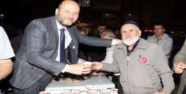 Nevşehir Belediyesi, kandil simidi ve lokum ikram etti