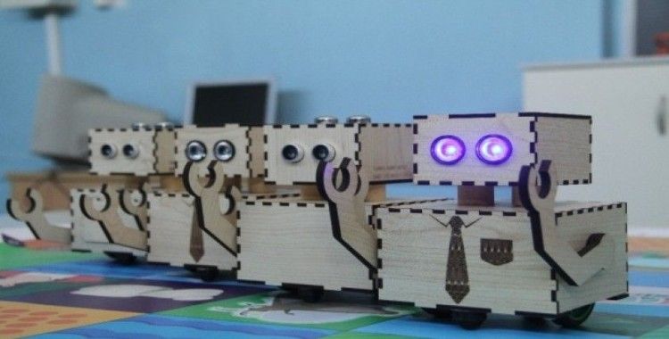 Minikler yerli ve milli robotlarla öğreniyor