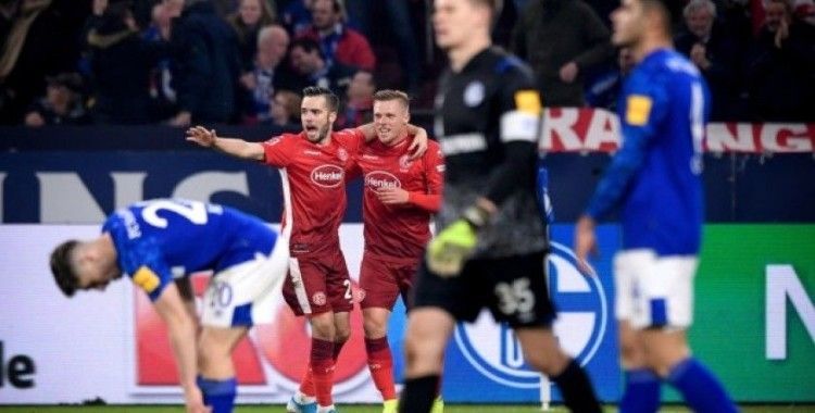 Schalke 04-Fortuna Düsseldorf maçı 3-3 berabere bitti