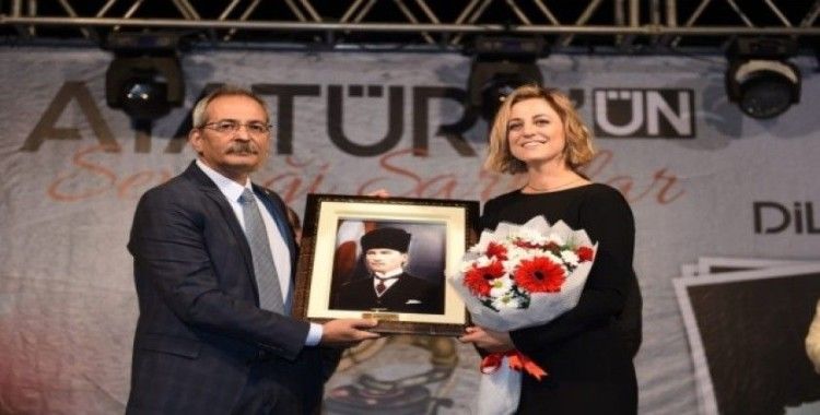 Tarsus’ta Atatürk’ün sevdiği şarkılar seslendirildi