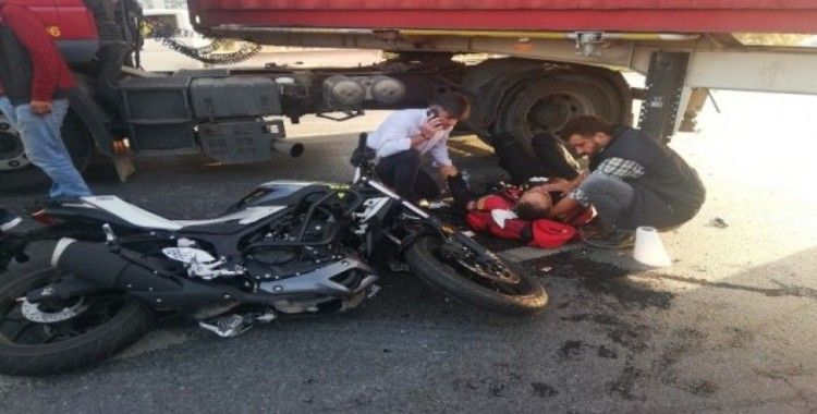 (Özel Yasak yerden dönüş yapan tıra motosiklet çarptı: 1 yaralı