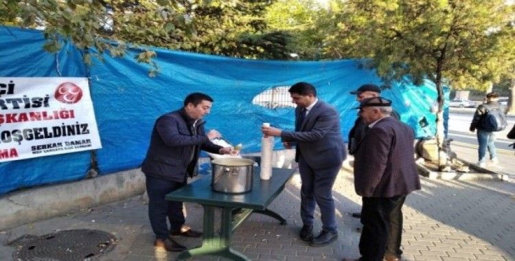 Çankaya MHP’den vatandaşlara ücretsiz çorba ikramı