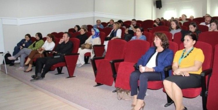 Aydın’da eczacı teknisyenlerine ‘İlaçta Bağımlılıkla Mücadele’ semineri