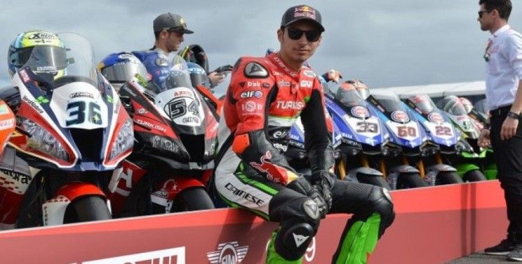 Toprak Razgatlıoğlu yeni takımı Yamaha ile pistte hızlanacak