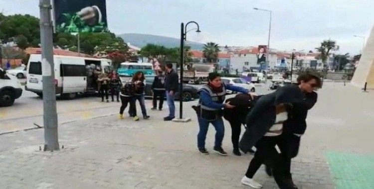 İzmir'de masaj salonlarına fuhuş baskını: 12 tutuklama