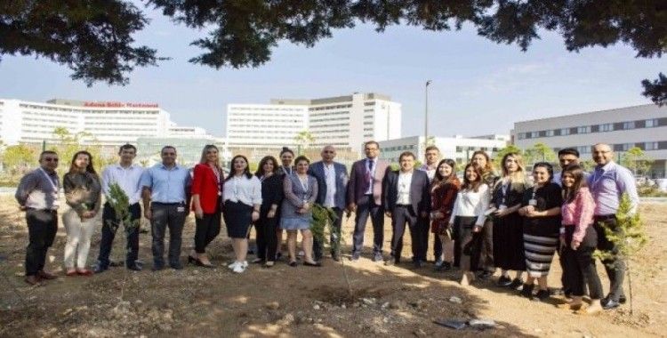 Adana Şehir Hastanesi çalışanları fidan dikti