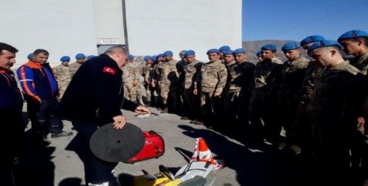 Jandarma personeline deprem farkındalık eğitimi