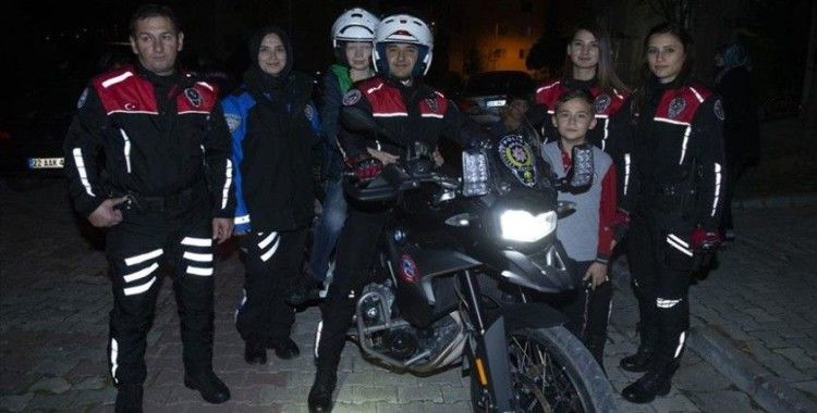 Polisler otizmli Mehmet'in motosiklete binme hayalini gerçekleştirdi